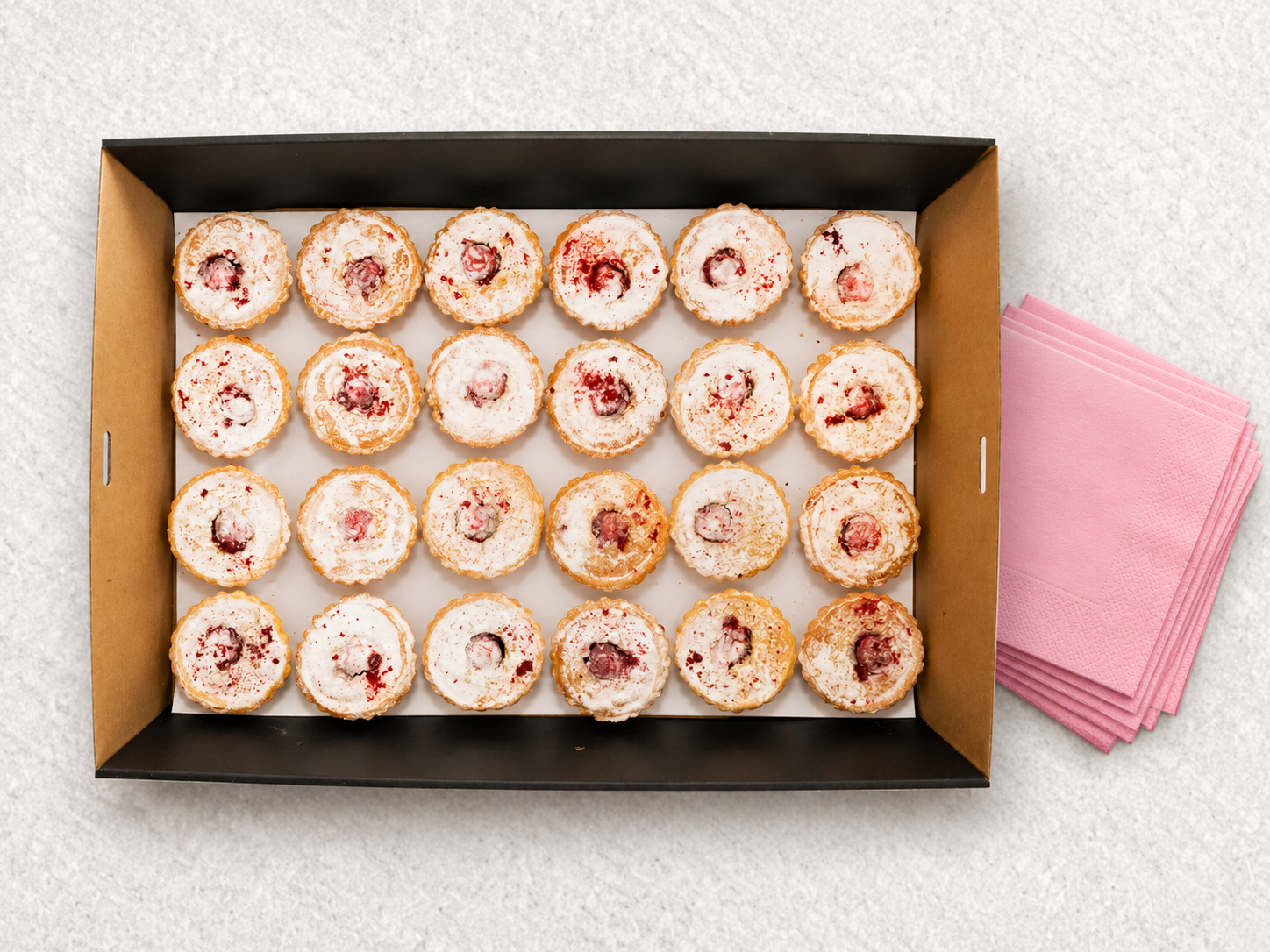 CHERRY TARTS PINK SERVIETES CHERRY TARTS PINK SERVIETES
